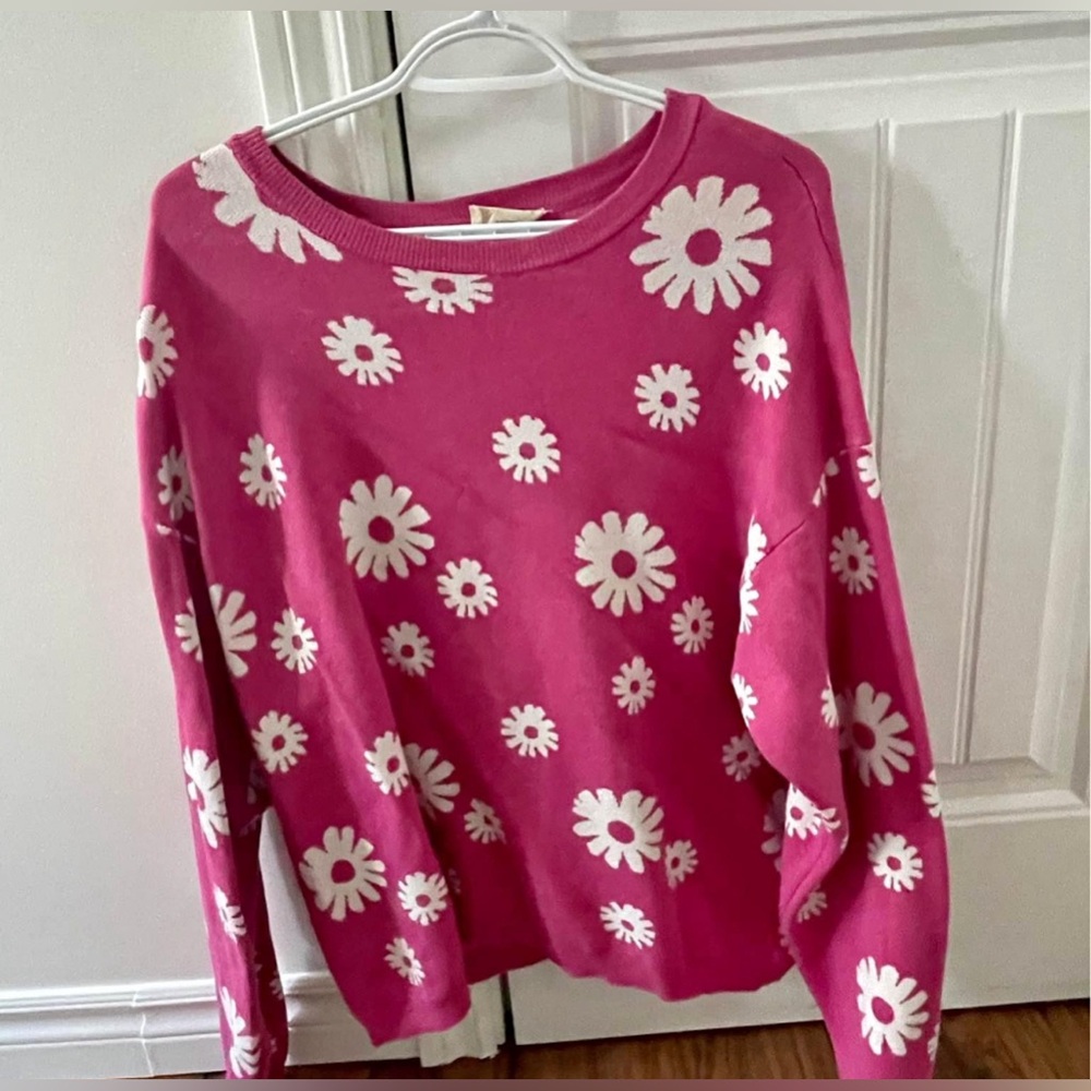Womance pink sweater size Large white flowers